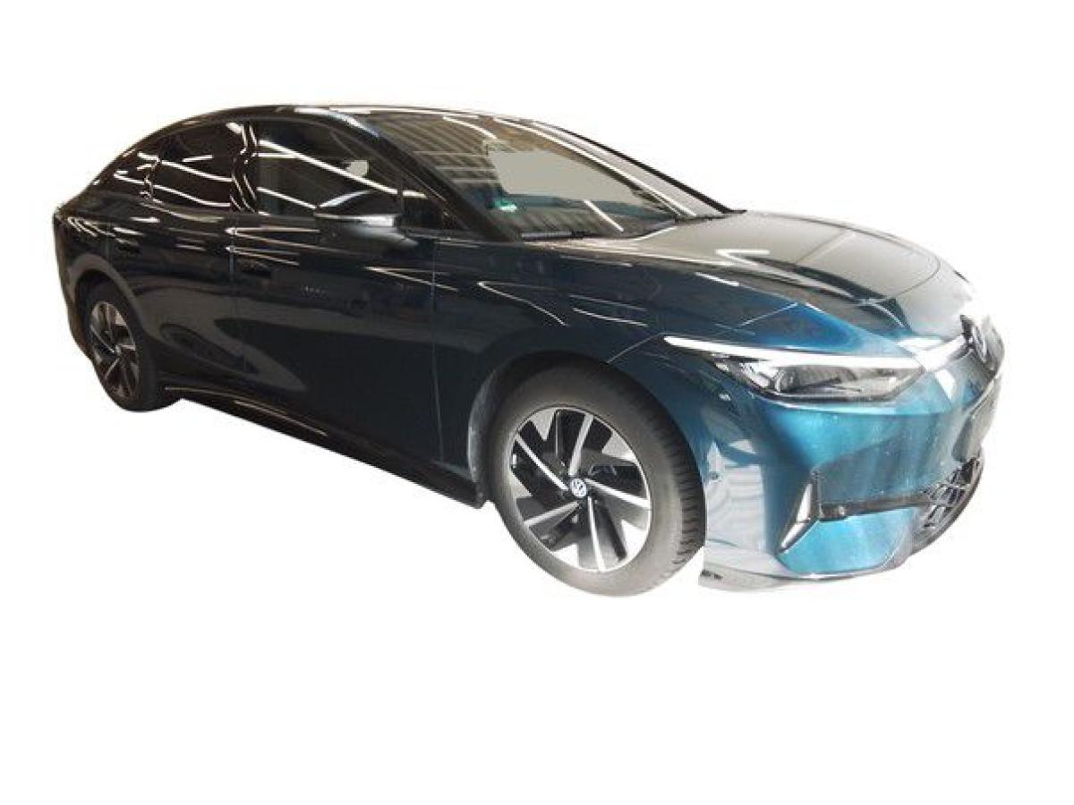 Volkswagen ID.7 GTX 4Mo. - Interieur und Exterieur Plus Paket + PANO / 8-fach Bereift