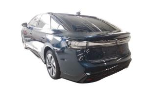 Volkswagen ID.7 GTX 4Mo. - Interieur und Exterieur Plus Paket + PANO / 8-fach Bereift