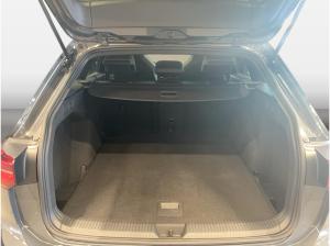 Volkswagen Golf VIII Variant 1.5 TSI DSG R-Line ACC AUT LED
