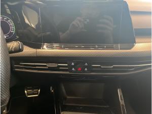 Volkswagen Golf VIII Variant 1.5 TSI DSG R-Line ACC AUT LED