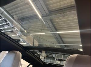 Volkswagen Golf VIII Variant 1.5 TSI DSG R-Line ACC AUT LED