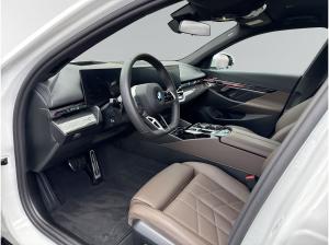 BMW 520 d Touring M Sport STANDHEIZUNG,AHK,ACC,KLIMA SITZE,360 GRAD KAMERA,H/K SOUND,LED-SW,LENKRADHEIZUNG