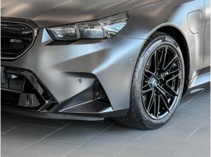 BMW M5 Limousine M Sport PANO 305KMH AHK RFK NAVI LED DAB