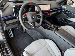 BMW M5 Limousine M Sport PANO 305KMH AHK RFK NAVI LED DAB