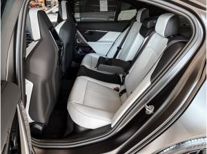 BMW M5 Limousine M Sport PANO 305KMH AHK RFK NAVI LED DAB