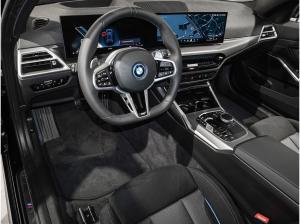 BMW 330 330e MSport HUD ACC RFK PA+ NAVI DAB 19