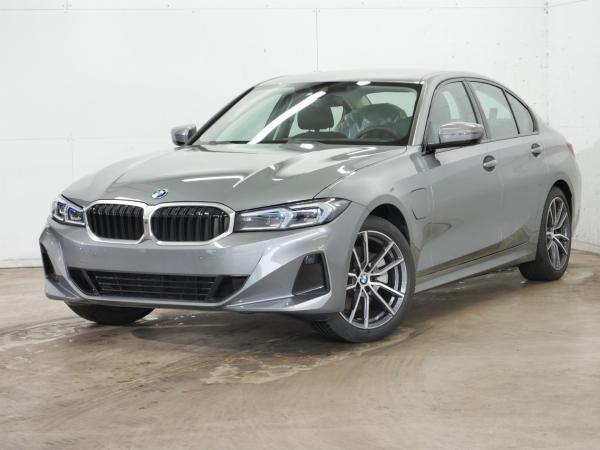 BMW 330 e xDr. Live Cockp. Prof., HuD, Parkass. +, Keyless, uvm.