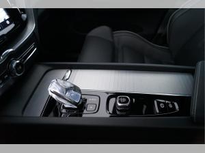 Volvo XC60 B5 Benzin AWD Plus Dark Aut/HeadUp/AHK/Luftfahrwerk/Panorama **PRIVAT**