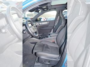 Volvo XC40 B3 Benzin 2WD Ultra Dark DKG/Connect/Panorama/360° **PRIVAT**