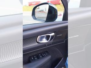 Volvo XC40 B3 Benzin 2WD Ultra Dark DKG/Connect/Panorama/360° **PRIVAT**