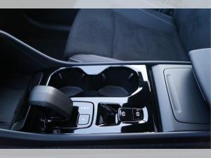 Volvo XC40 B3 Benzin 2WD Ultra Dark DKG/Connect/Panorama/360° **PRIVAT**