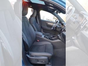 Volvo XC40 B3 Benzin 2WD Ultra Dark DKG/Connect/Panorama/360° **PRIVAT**