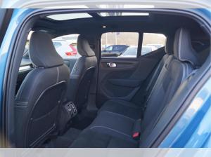 Volvo XC40 B3 Benzin 2WD Ultra Dark DKG/Connect/Panorama/360° **PRIVAT**