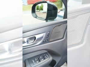 Volvo XC60 B5 Benzin AWD Plus Black Edition Aut. *FACELIFT*/HeadUp/AHK/Panorama **PRIVAT**
