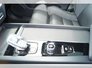 Volvo XC60 B5 Benzin AWD Plus Black Edition Aut. *FACELIFT*/HeadUp/AHK/Panorama **PRIVAT**