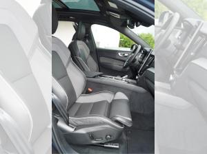 Volvo XC60 B5 Benzin AWD Plus Black Edition Aut. *FACELIFT*/HeadUp/AHK/Panorama **PRIVAT**