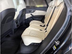 Audi RS Q8 PERFORMANCE WANK*PANO*KER*HUD*STHZ*305KMH*