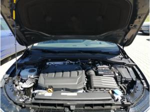 Volkswagen Golf VIII Life 2.0 TDI DSG / Navi, CarPlay, HuD