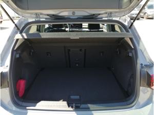Volkswagen Golf VIII Life 2.0 TDI DSG / Navi, CarPlay, HuD