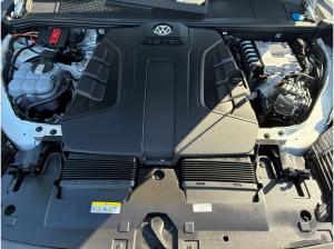 Volkswagen Touareg R-Line 3.0 TDI 4M DSG / Air, Matrix, AHK