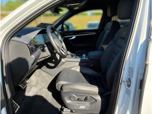 Volkswagen Touareg R-Line 3.0 TDI 4M DSG / Air, Matrix, AHK