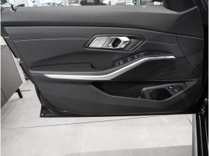 BMW 330 330e MSport HUD ACC RFK PA+ NAVI DAB 19