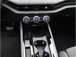 Volkswagen Golf VIII Life 1.5 eTSI DSG / CarPlay, LED, RFK