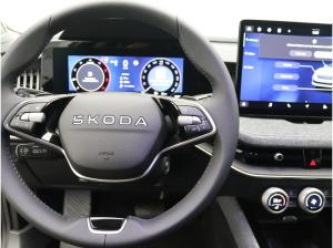 Volkswagen Golf VIII Life 1.5 eTSI DSG / CarPlay, LED, RFK