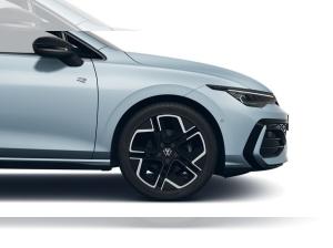 Volkswagen Golf 1.5 eTSI DSG R-Line BlackStyle Pano AHK Busi&Komf Winterräder