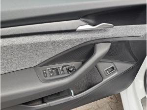 Skoda Superb Combi 1.5 TSI DSG iV SOFORT VERFÜGBAR! DCC ACC AHK Massage