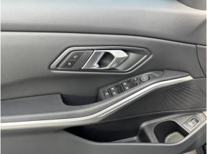 BMW 318 318i Lim. M-Sportpaket Finanzierung ab 2,49%