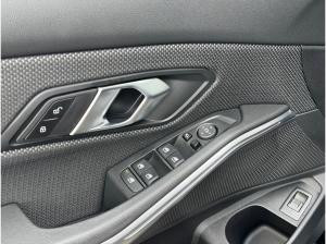 BMW 320 320d Lim. HeadUp/360 Finanzierung ab 2,49%