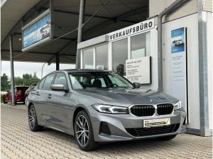 BMW 330 330e xDrive Lim HUD/AdaLED Finanzierung ab 2,49%