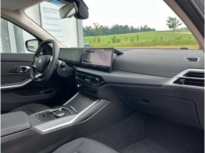 BMW 330 330e xDrive Lim HUD/AdaLED Finanzierung ab 2,49%