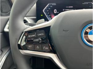 BMW 330 330e xDrive Lim HUD/AdaLED Finanzierung ab 2,49%