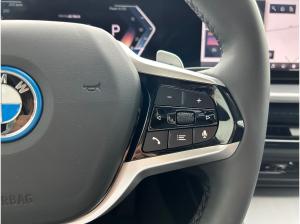 BMW 330 330e xDrive Lim HUD/AdaLED Finanzierung ab 2,49%