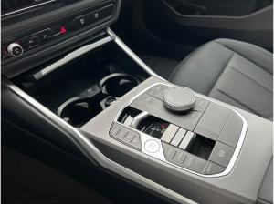 BMW 330 330e xDrive Lim HUD/AdaLED Finanzierung ab 2,49%