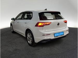 Volkswagen Golf VIII 1.5 eTSI Life DSG Rear View App-Connect