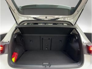 Volkswagen Golf VIII 1.5 eTSI Life DSG Rear View App-Connect