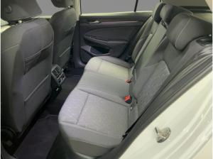 Volkswagen Golf VIII 1.5 eTSI Life DSG Rear View App-Connect