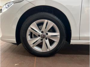 Volkswagen Golf VIII 1.5 eTSI Life DSG Rear View App-Connect