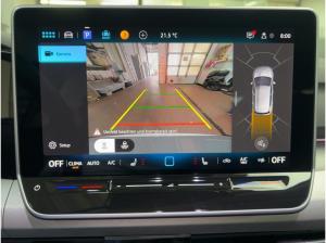 Volkswagen Golf VIII 1.5 eTSI Life DSG Rear View App-Connect