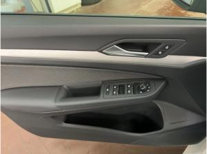 Volkswagen Golf VIII 1.5 eTSI Life DSG Rear View App-Connect