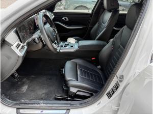 BMW 330 330i xDrive M Sport ACC RFK NAVI LED PDC V+H LM