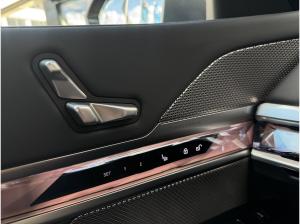 BMW 740 740d xDrive M Sport SkyLounge DA/PA Prof B&W AHK