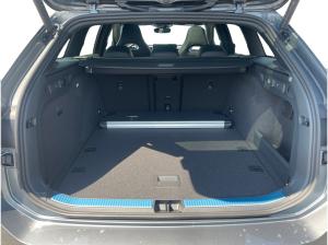 Volkswagen Passat Variant R-Line TDI DSG 4Motion|AHK|PANO|A