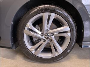 Volkswagen Golf VIII 1.5 eTSI R-Line *ACC*DSG*SHZ*APP*