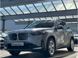 BMW iX1 xDrive30 AHK/Memory/HUD Finanzierung ab 0,49%