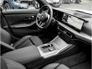 BMW 318 318i M SPORT+Zins ab 0,99%+GLASDACH+H/K+DA+PA