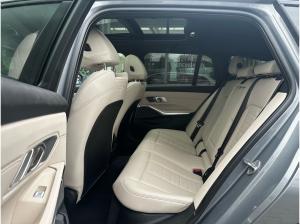 BMW 330 e xDrive Touring M Sport PRO //Leder Stop&Go AHK